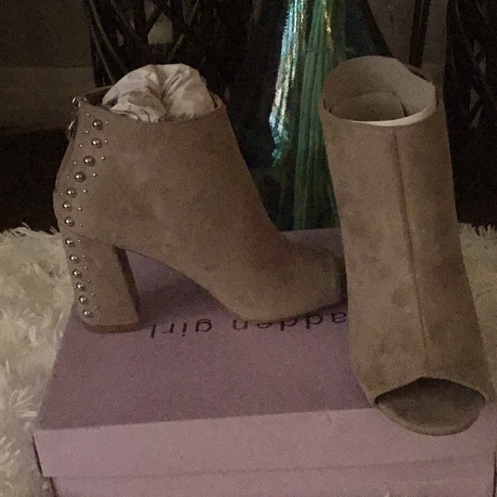 Peep toe Bootie